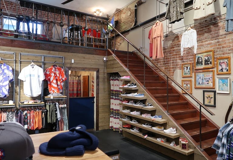 Iconic Retail Pop-Up on Windward Ave - Image 2