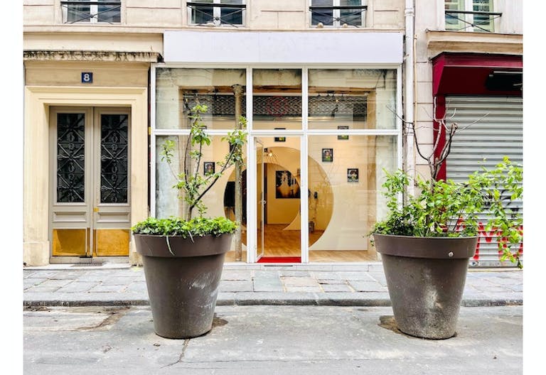 Espace atypique en face des Bains, au coeur du Marais - Image 0