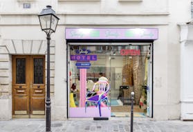 Pop-up store on Rue Ferdinand Duval - Image 0