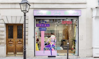 Pop-up store on Rue Ferdinand Duval - Image 0