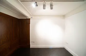 Chic Townhouse Venue in Soho - Image 6