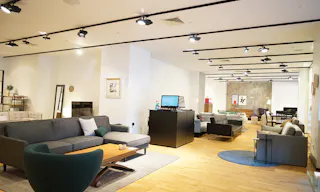 Spacious Retail Space in Dumbo - Image 2