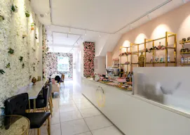 Beautiful Hyde Park Store - Image 0
