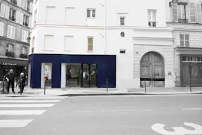 Rue de Turenne Corner Store - Image 1