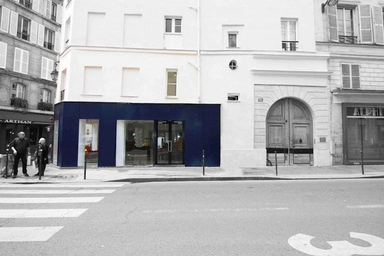 Rue de Turenne Corner Store - Image 1