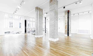 Large Fashion Showroom Rue des Minimes - Image 3