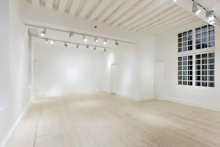 Gallery space on Rue du Temple - Image 3