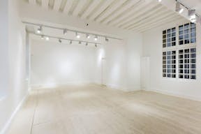 Gallery space on Rue du Temple - Image 3