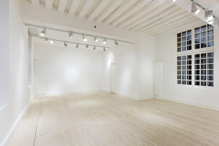 Gallery space on Rue du Temple - Image 3