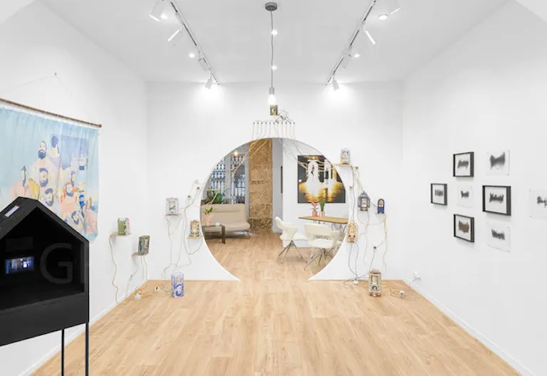 Espace atypique en face des Bains, au coeur du Marais - Image 1