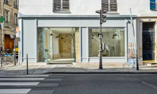 Corner space on Rue de Turenne - Image 0