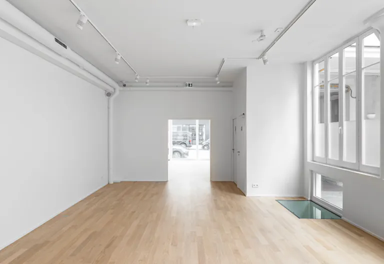 Perfect location on Rue de Turenne - Image 4