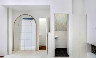 Showroom on Rue des Filles Du Calvaire - Image 5