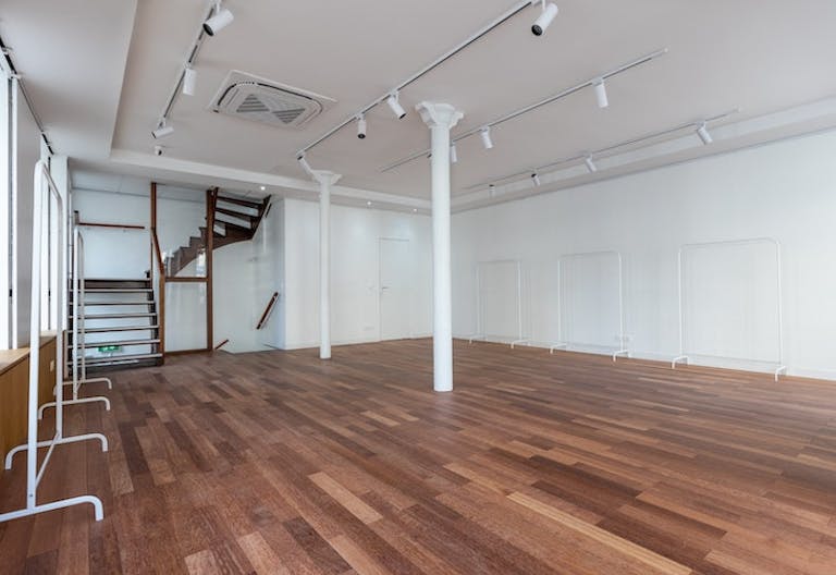 TRENDY PARIS MARAIS POP-UP STORE / SHOWROOM / GALLERY - Image 2