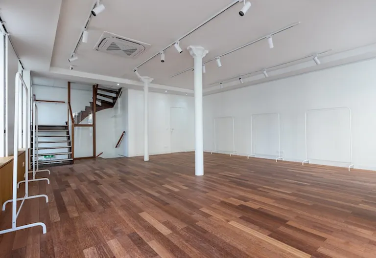 TRENDY PARIS MARAIS POP-UP STORE / SHOWROOM / GALLERY - Image 2