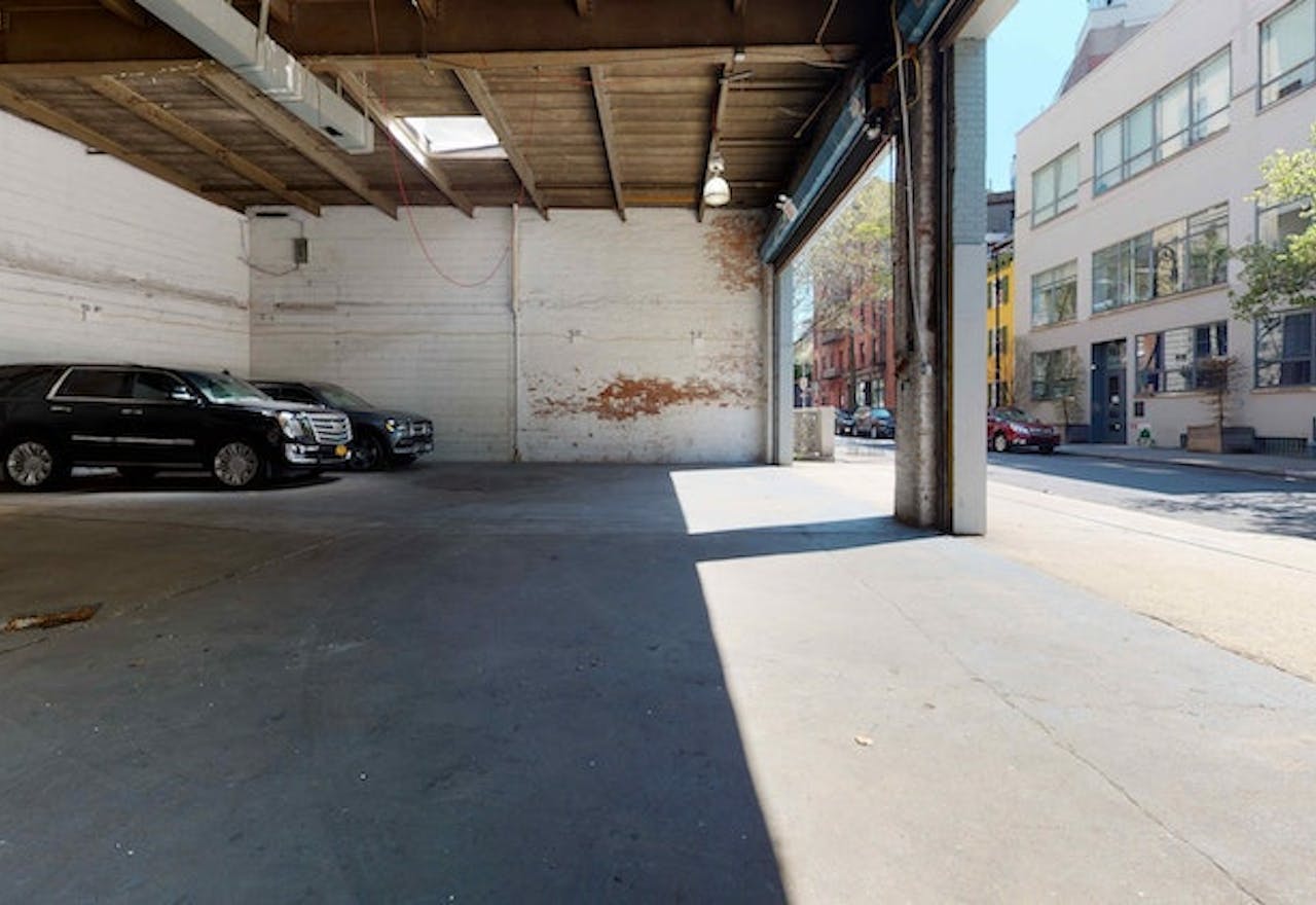 139 Charles Street, Garage - Image 1