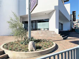Beautiful Open Store in West Hollywood - Image 8