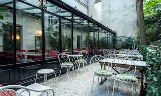 Château in Montmartre - Image 8