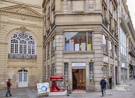 Stunning store on Rue Étienne Marcel - Image 4