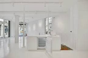 Beautiful space in Le Marais - Image 8