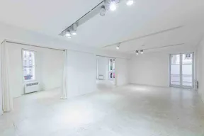 Rue de Turenne Corner Store - Image 7