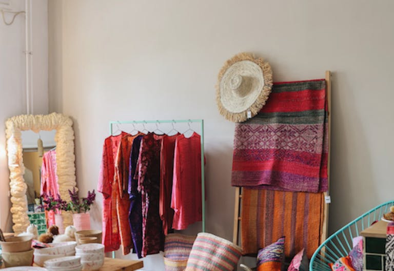 Shared space with well-known brand - Image 4