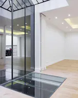 Beautiful Gallery in Le Marais - Image 2