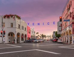 Iconic Retail Pop-Up on Windward Ave - Image 0