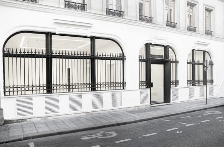 Large Showroom Rue Froissart - Image 0