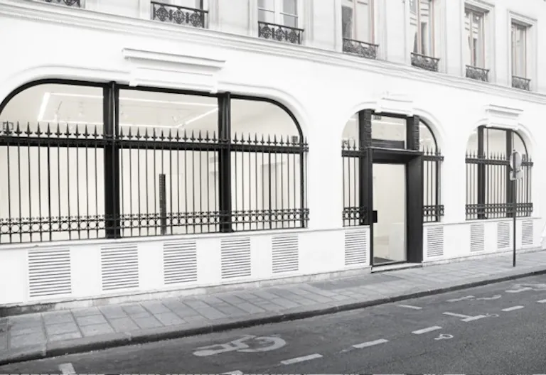 Large Showroom Rue Froissart - Image 0