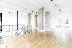 Large Fashion Showroom Rue des Minimes - Image 4
