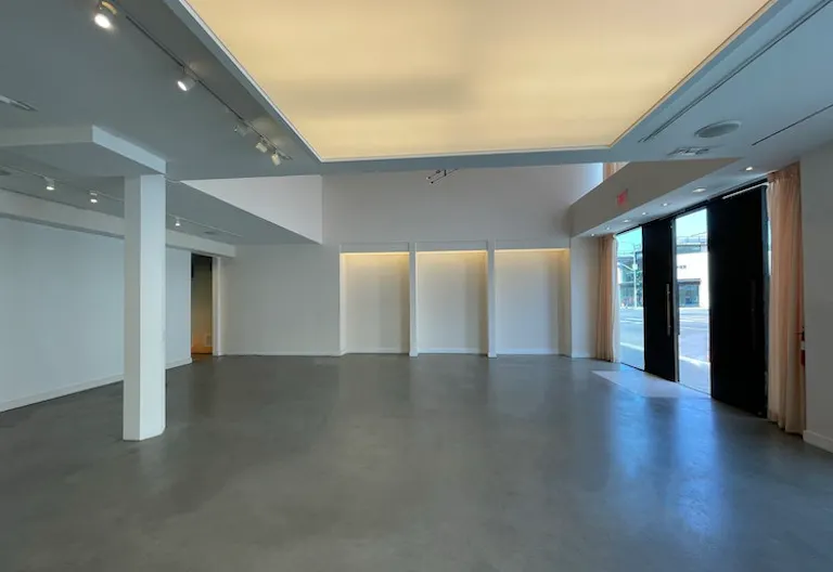 Beautiful 3-Story Space on Melrose - Image 2