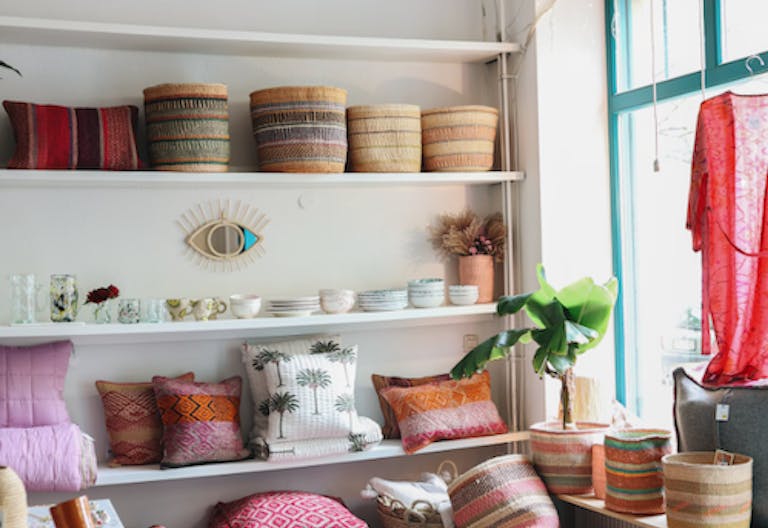 Shared space with well-known brand - Image 3