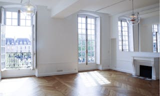 Place des Vosges Fashion Showroom - Image 0