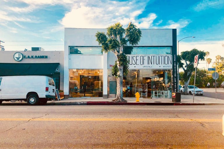 C'est "Oily rig in the middle of nowhere" -- - Image 0