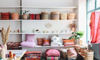 Shared space with well-known brand - Image 0