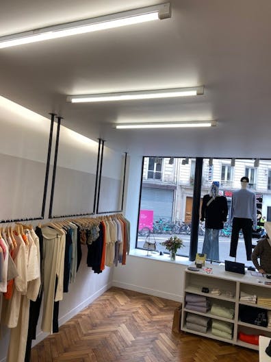 Beautiful pop-up store on Rue Papillon - Image 4