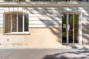 Beautiful Store on the canal saint Martin - Image 1