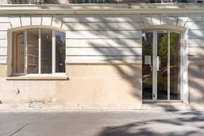 Beautiful Store on the canal saint Martin - Image 1