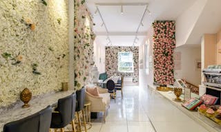 Beautiful Hyde Park Store - Image 2