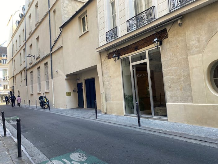 Boutique in Saint-Germain-des-Prés - Image 0