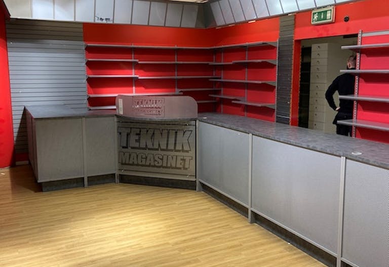 Former Teknikmagasinet in Commerce Skövde - Image 0