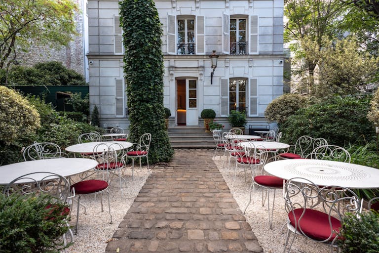 Château in Montmartre - Image 2