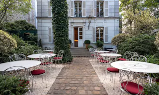 Château in Montmartre - Image 2