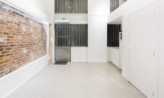 Pop-up boutique in Le Marais - Image 5