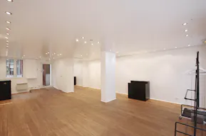 POP-UP STORE IN LE MARAIS - Image 1