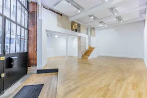 Showroom on Rue Charlot - Image 1